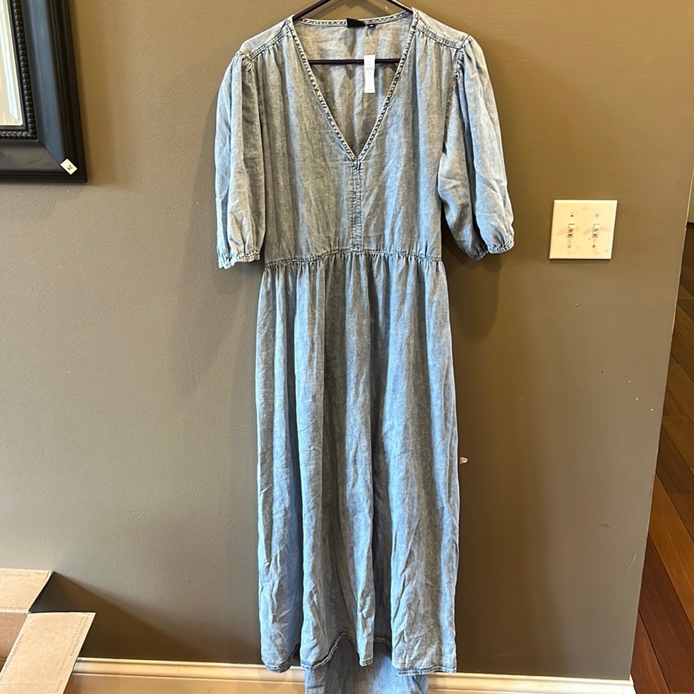 Light Blue V-Neck Midi Dress